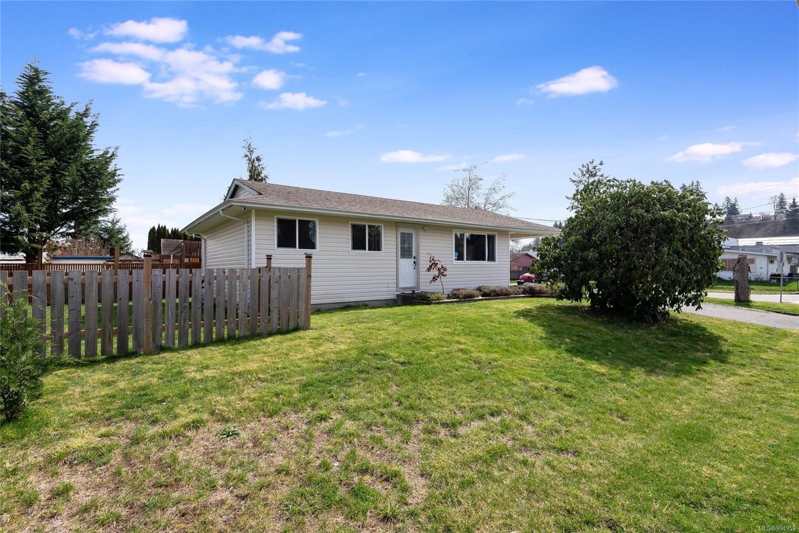 $489,800 - 1890 15th Ave<br>British Columbia, V9W 4J9