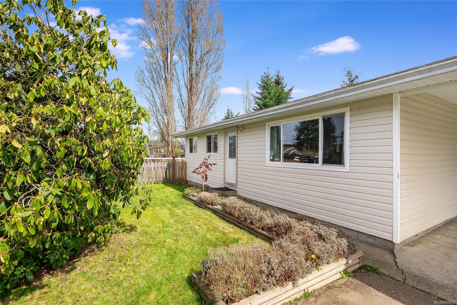 $489,800 - 1890 15th Ave<br>British Columbia, V9W 4J9