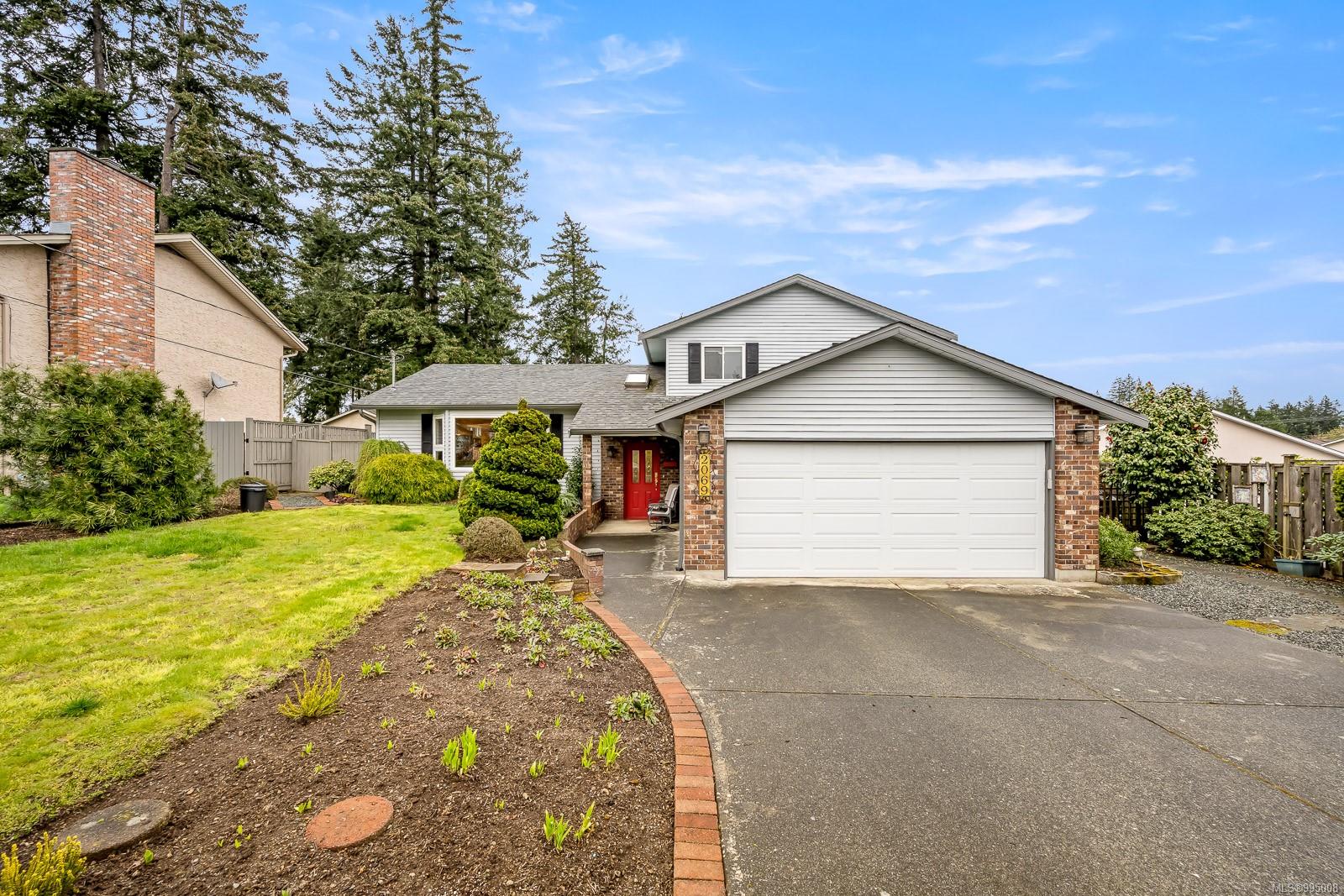 $999,000 - 2069 Gull Ave<br>British Columbia, V9M 1L5