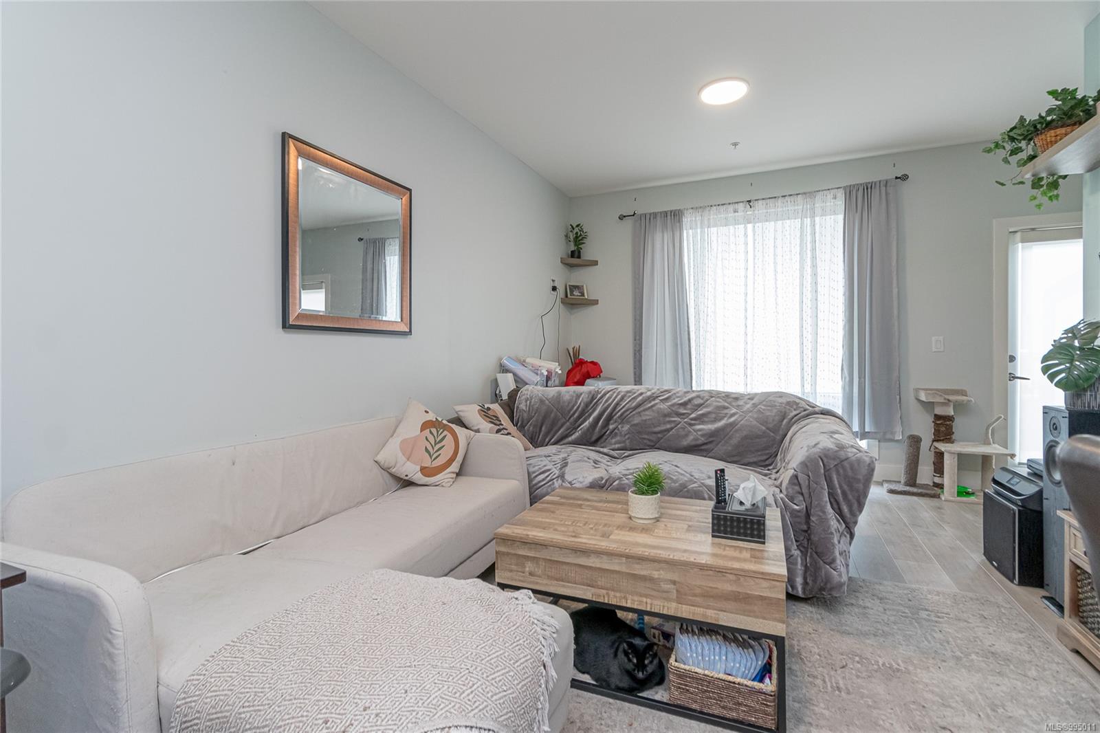 $535,000 - 1726 Kerrisdale Rd<br>British Columbia, V9S 1N5