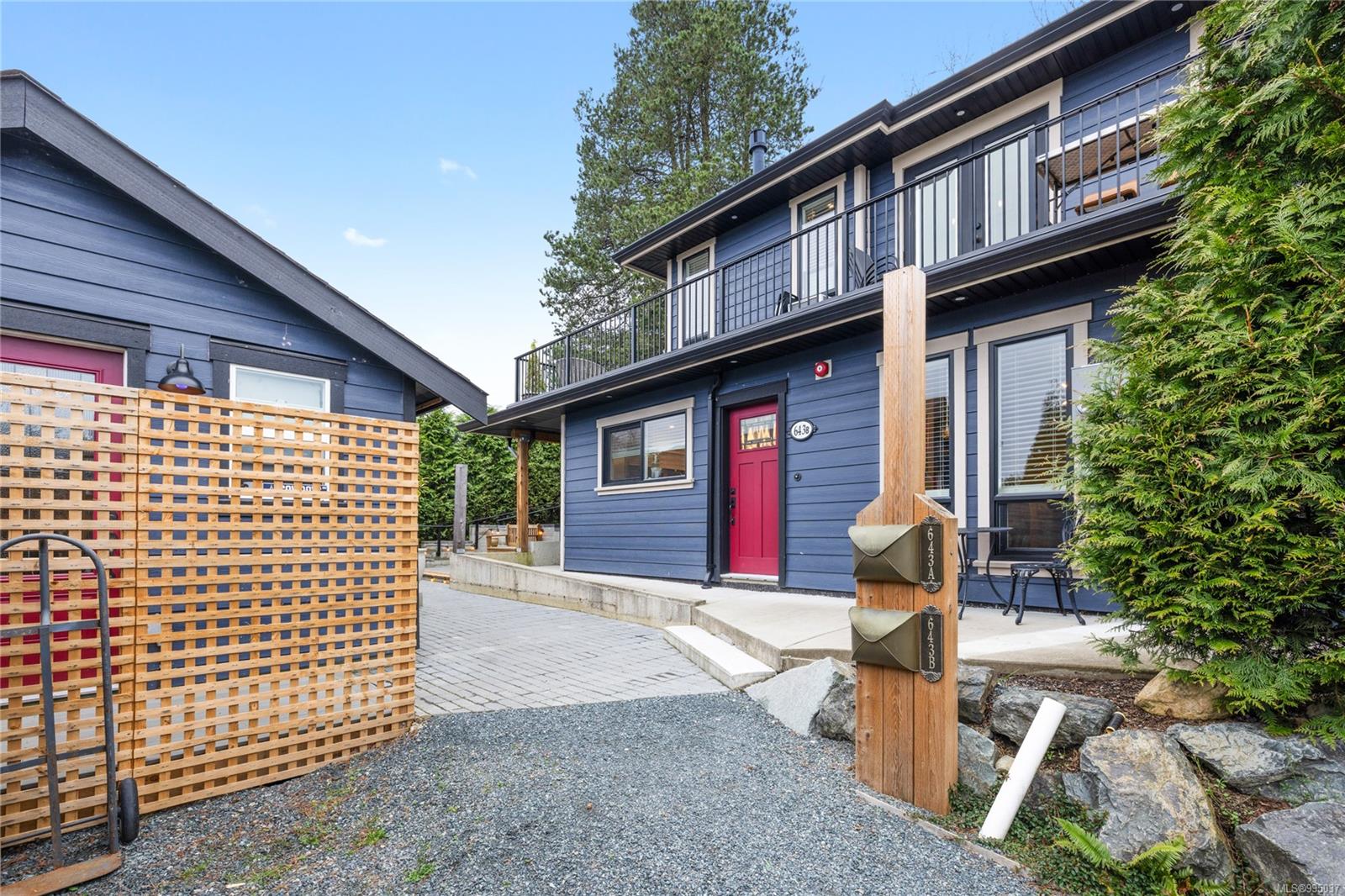 $899,900 - A-643 Kennedy St<br>British Columbia, V9R 2J9