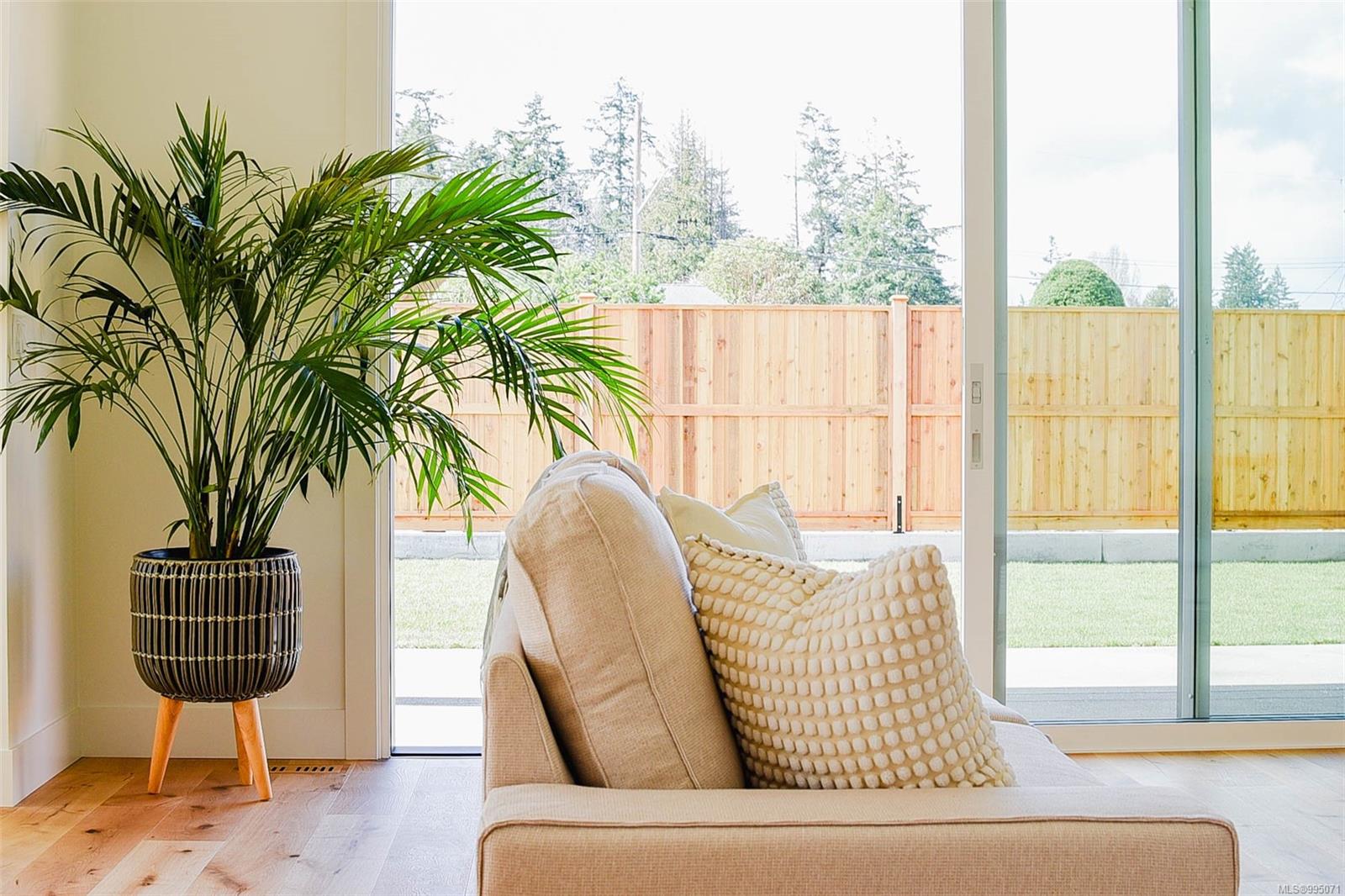 $1,440,000 - 327 Wisteria St<br>British Columbia, V9P 1E1