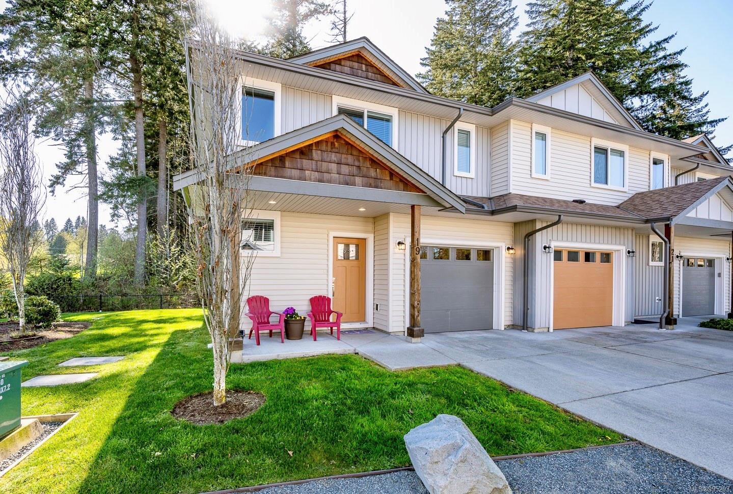 $559,000 - 2109 13th St<br>British Columbia, V9N 0B1