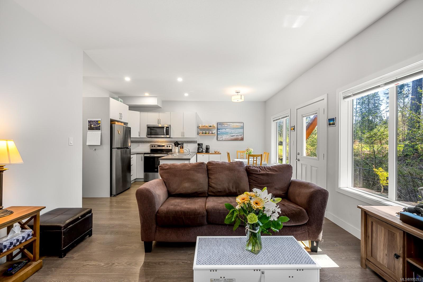 $559,000 - 2109 13th St<br>British Columbia, V9N 0B1