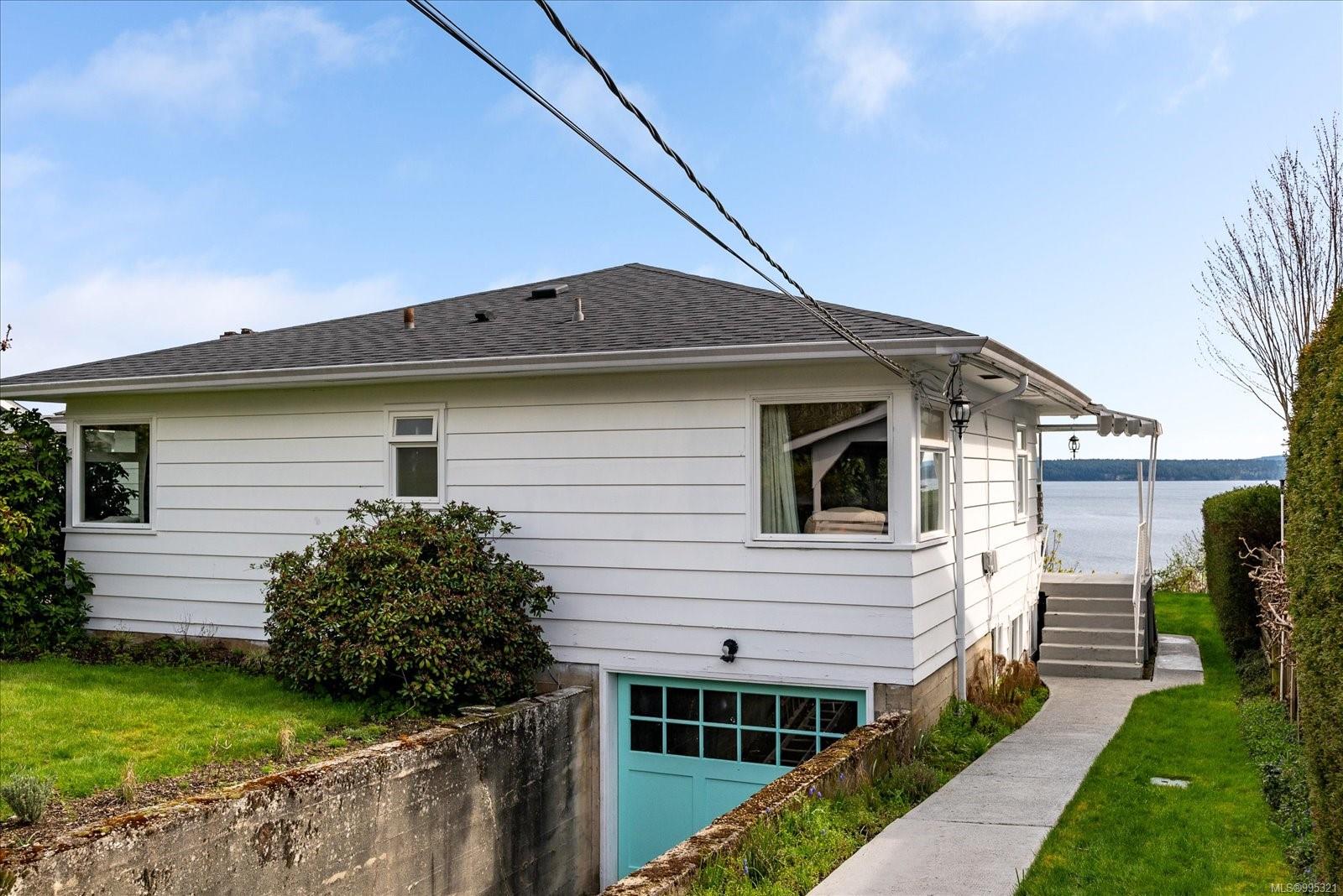 $1,025,000 - 9979 Beach Dr<br>British Columbia, V0R 1K0