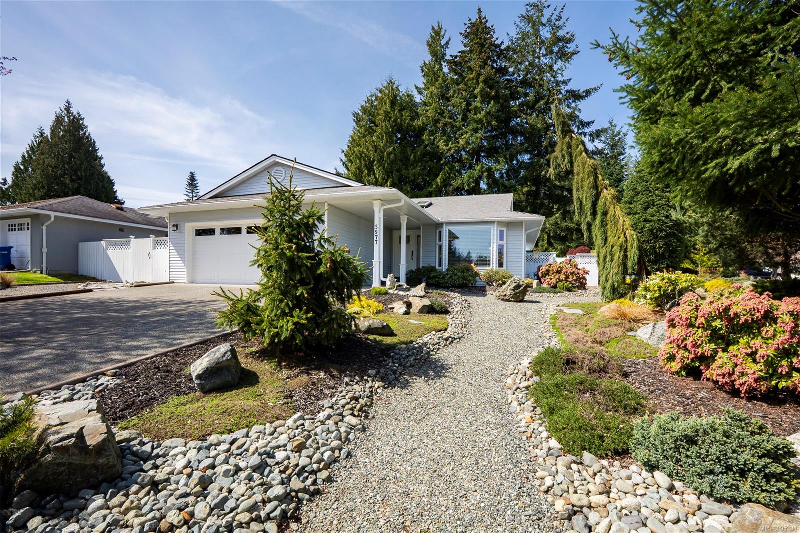 $825,000 - 5977 Vermillion Pl<br>British Columbia, V9V 1K2