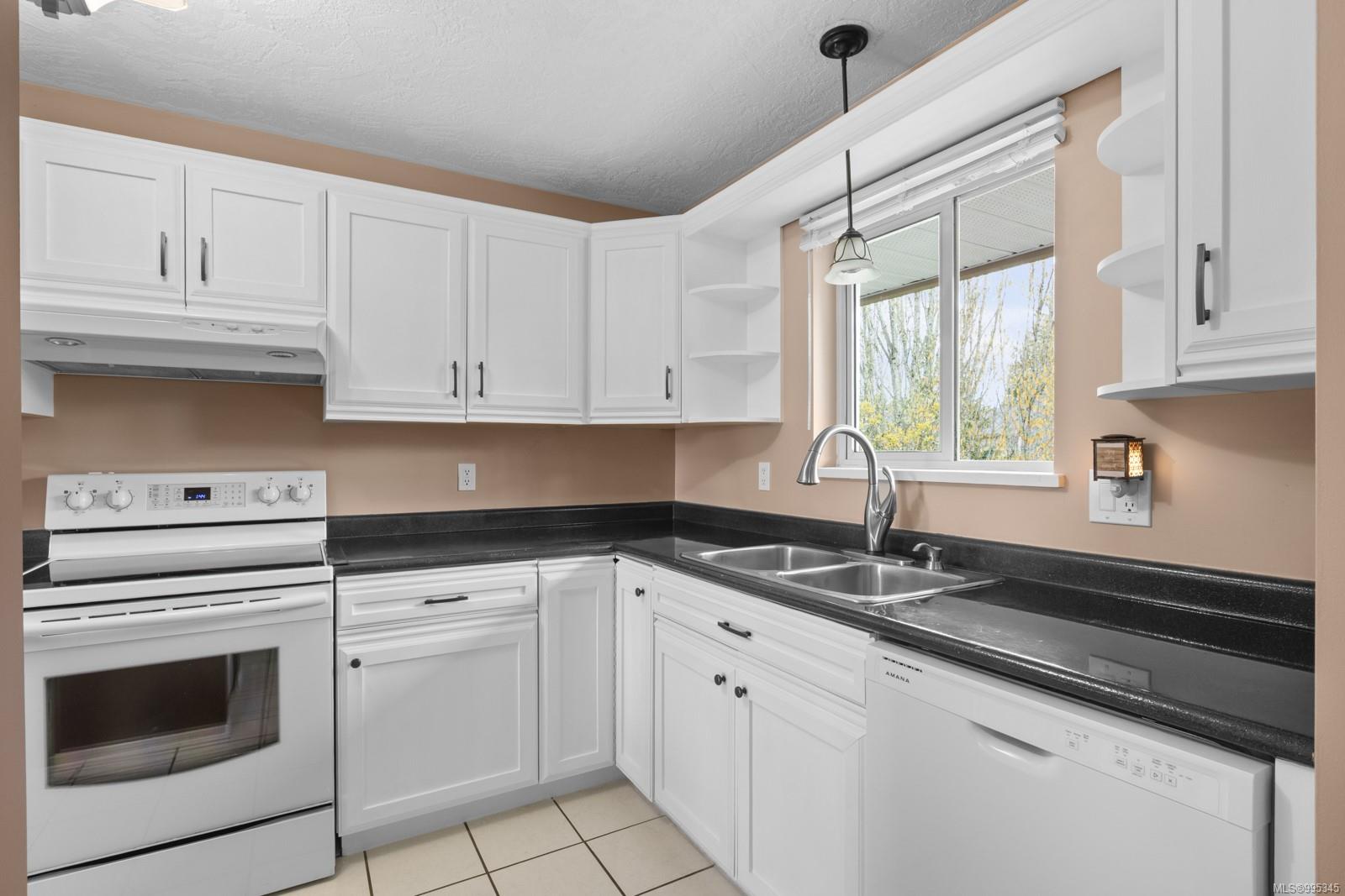 $389,900 - 4692 Alderwood Pl<br>British Columbia, V9N 9A1