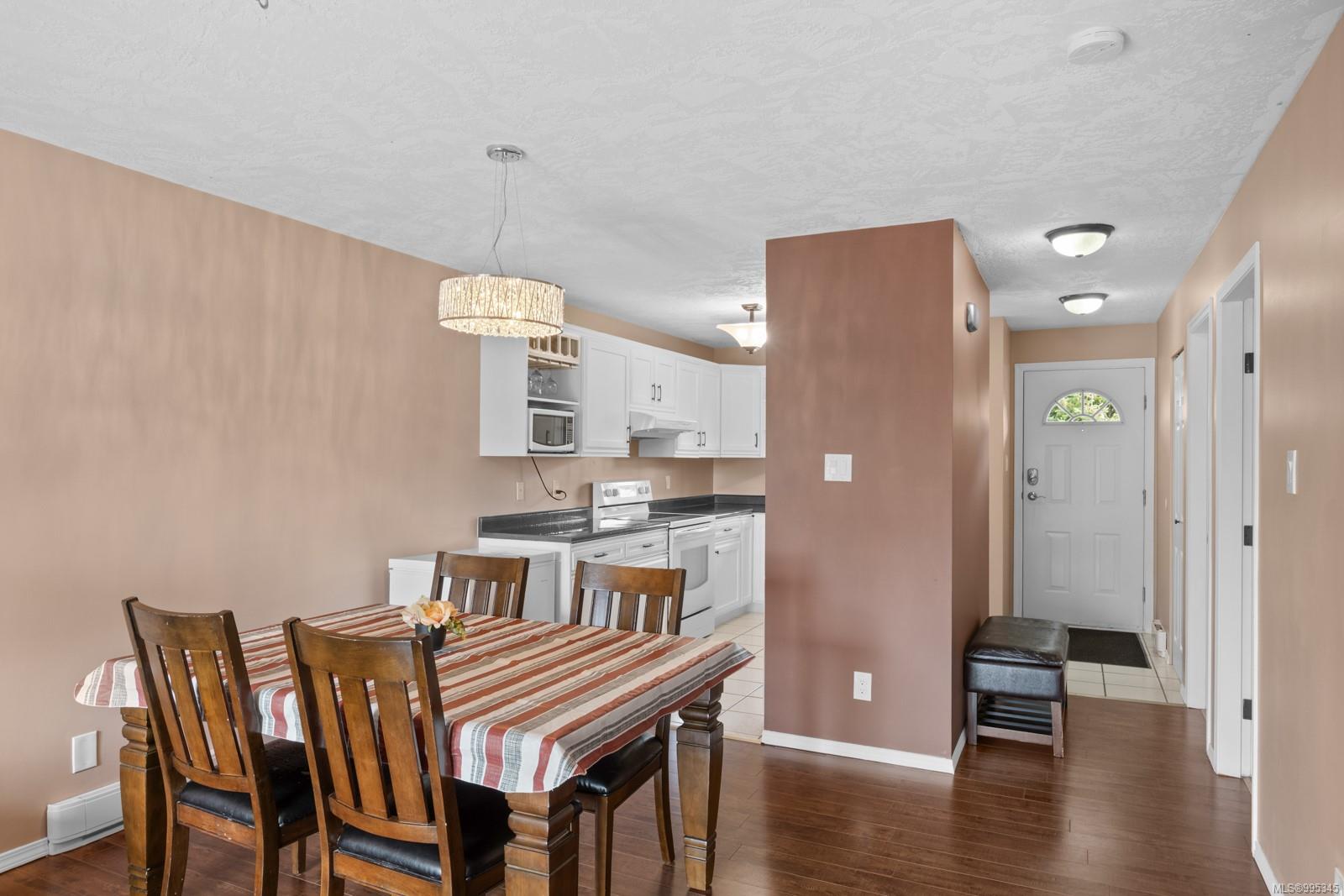$389,900 - 4692 Alderwood Pl<br>British Columbia, V9N 9A1