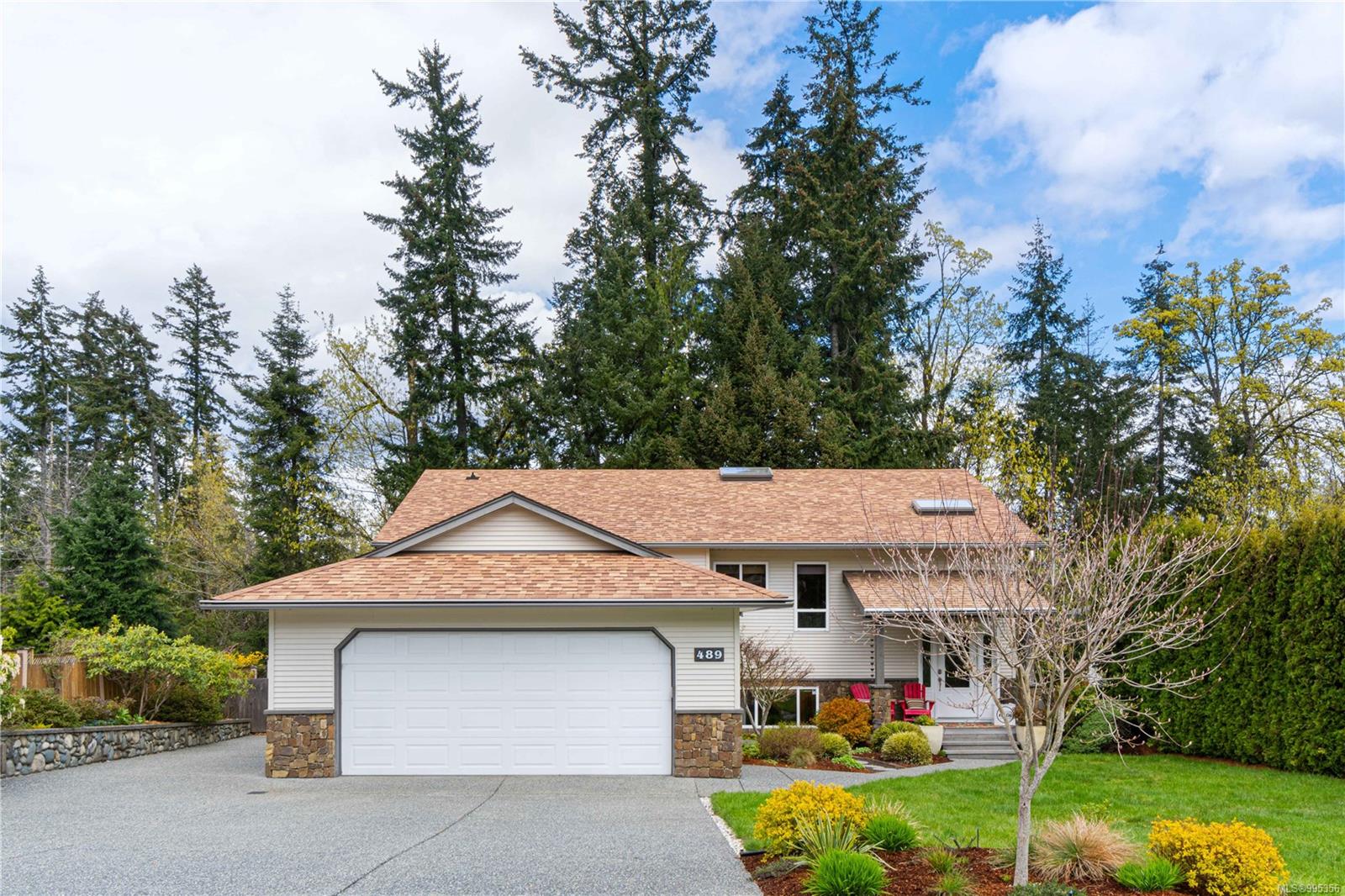 $968,600 - 489 Louise Rd<br>British Columbia, V9G 1W8