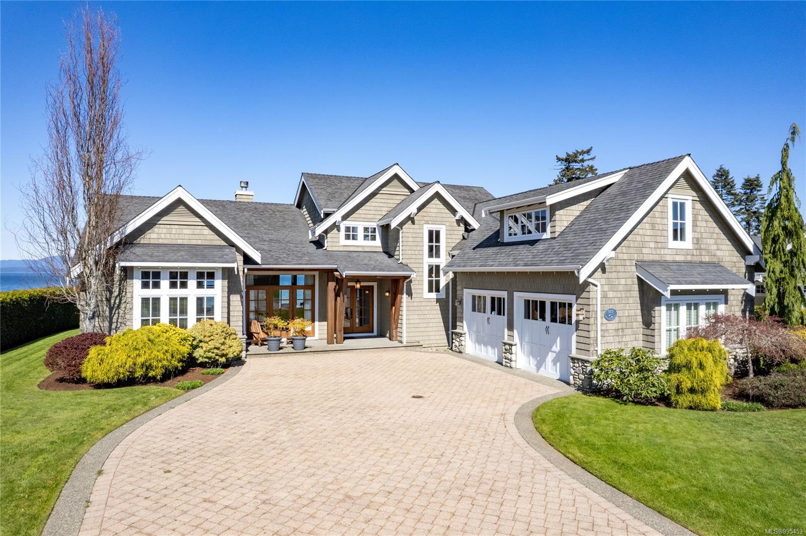 $3,350,000 - 927 Bluffs Dr<br>British Columbia, V9K 0A2