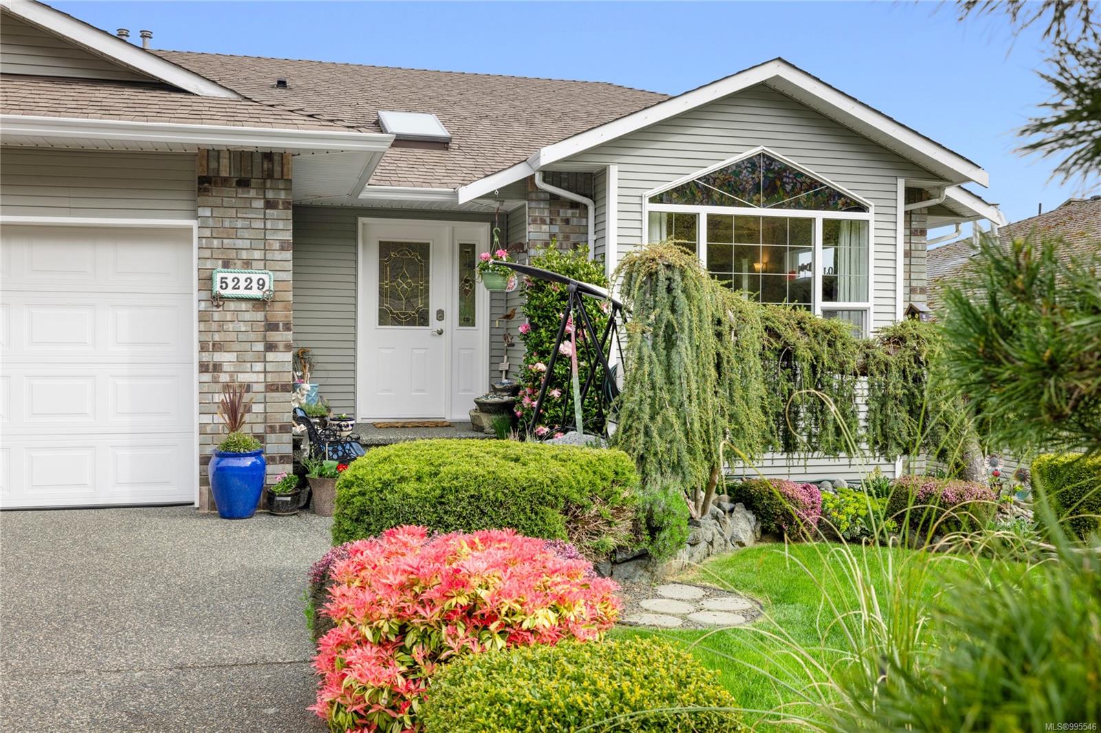 $1,100,000 - 5229 Fox Pl<br>British Columbia, V9T 6K6