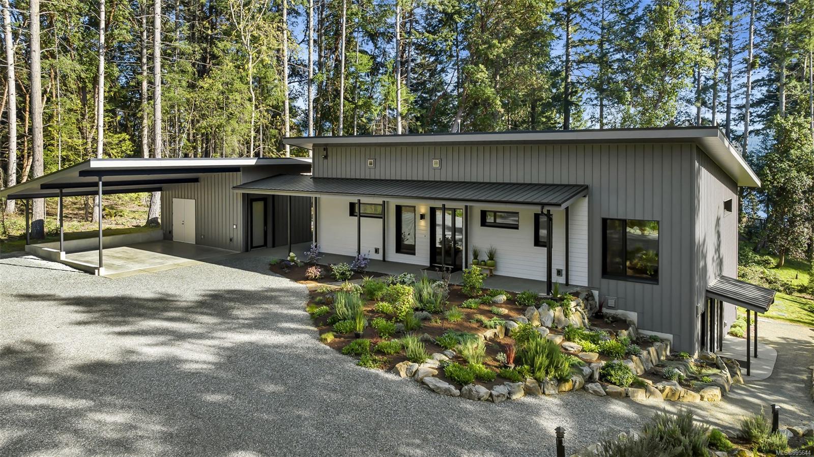 $1,850,000 - 526 Maple Mountain Rd<br>British Columbia, V9L 5X7