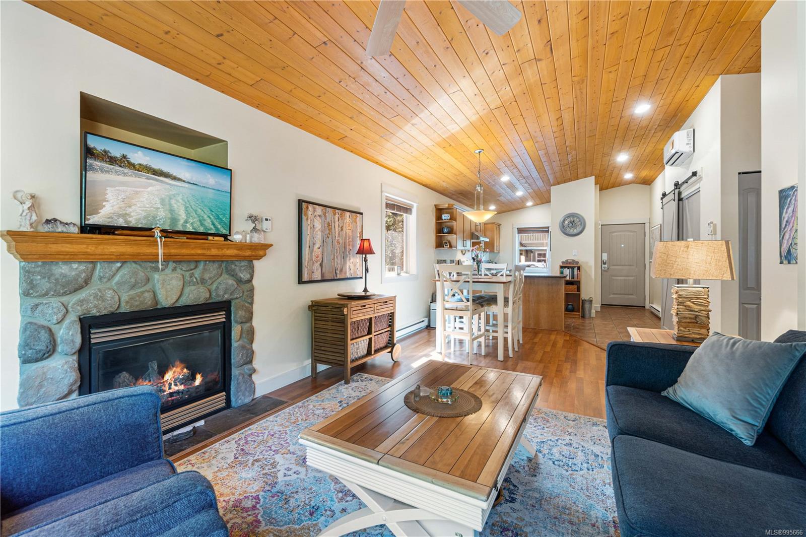$585,000 - 1080 Resort Dr<br>British Columbia, V9P 2E3