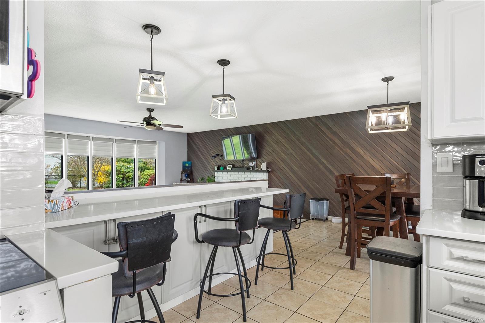 $840,000 - 951 Northmore Rd<br>British Columbia, V9W 3L4
