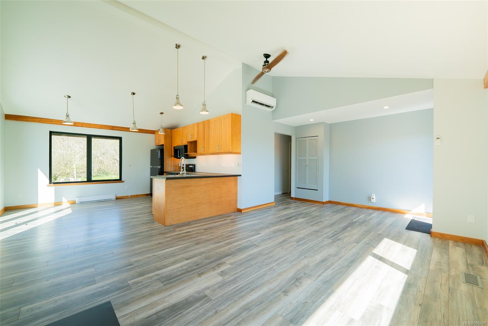 $898,000 - 1621 Fawcett Rd<br>British Columbia, V9X 1P2