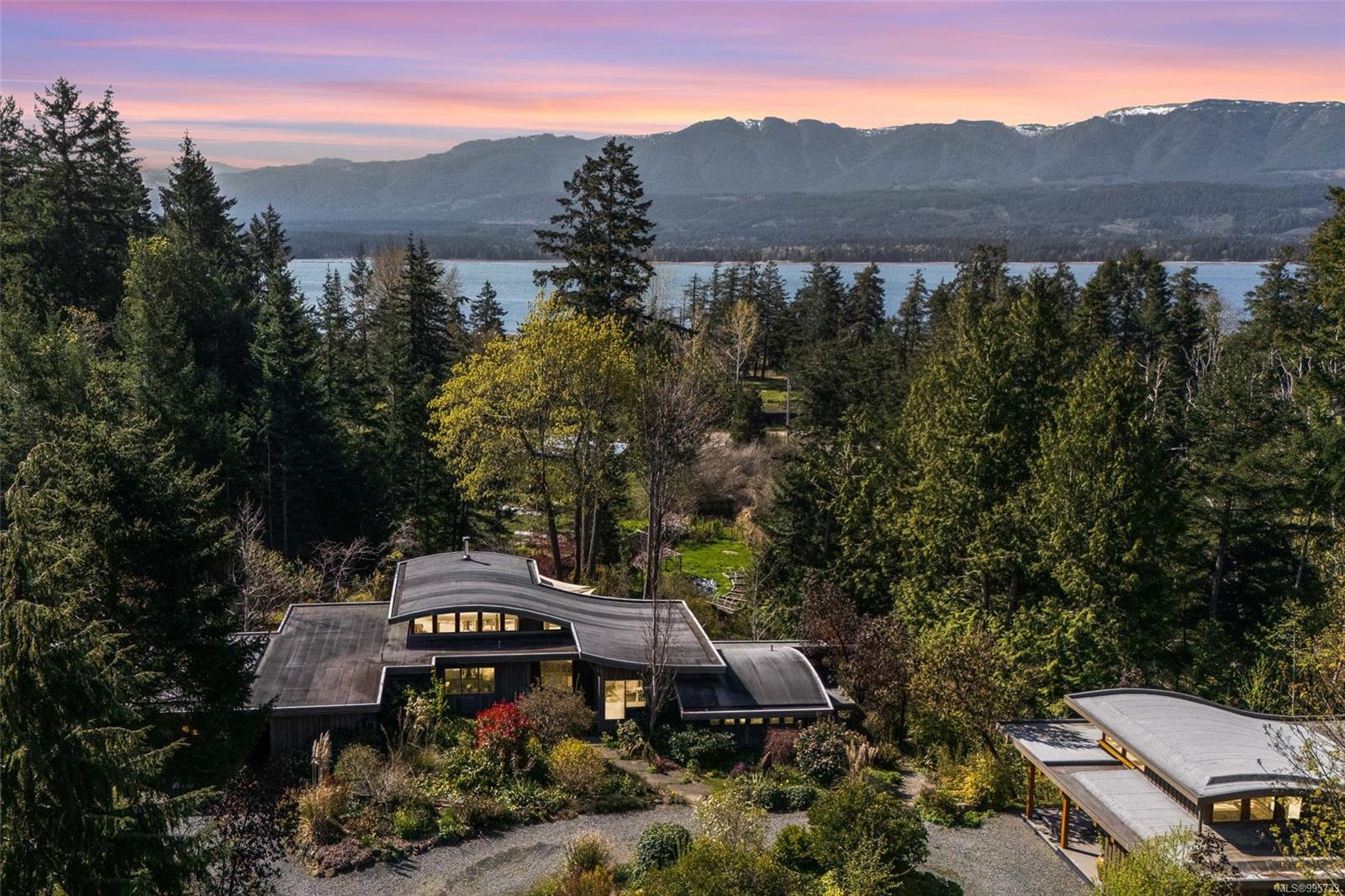 $1,745,000 - 11100 Dusty Rd<br>British Columbia, V0R 1T0