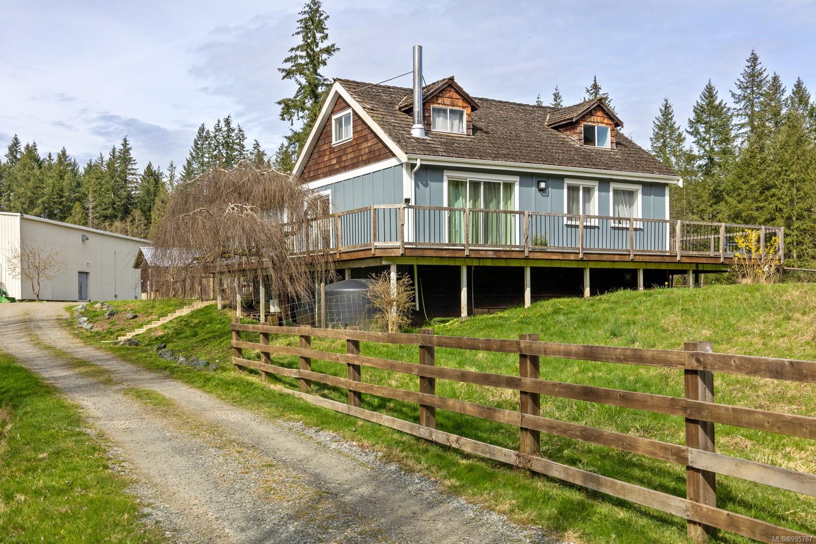 $1,750,000 - 2601 Grafton Ave<br>British Columbia, V9K 1Y1
