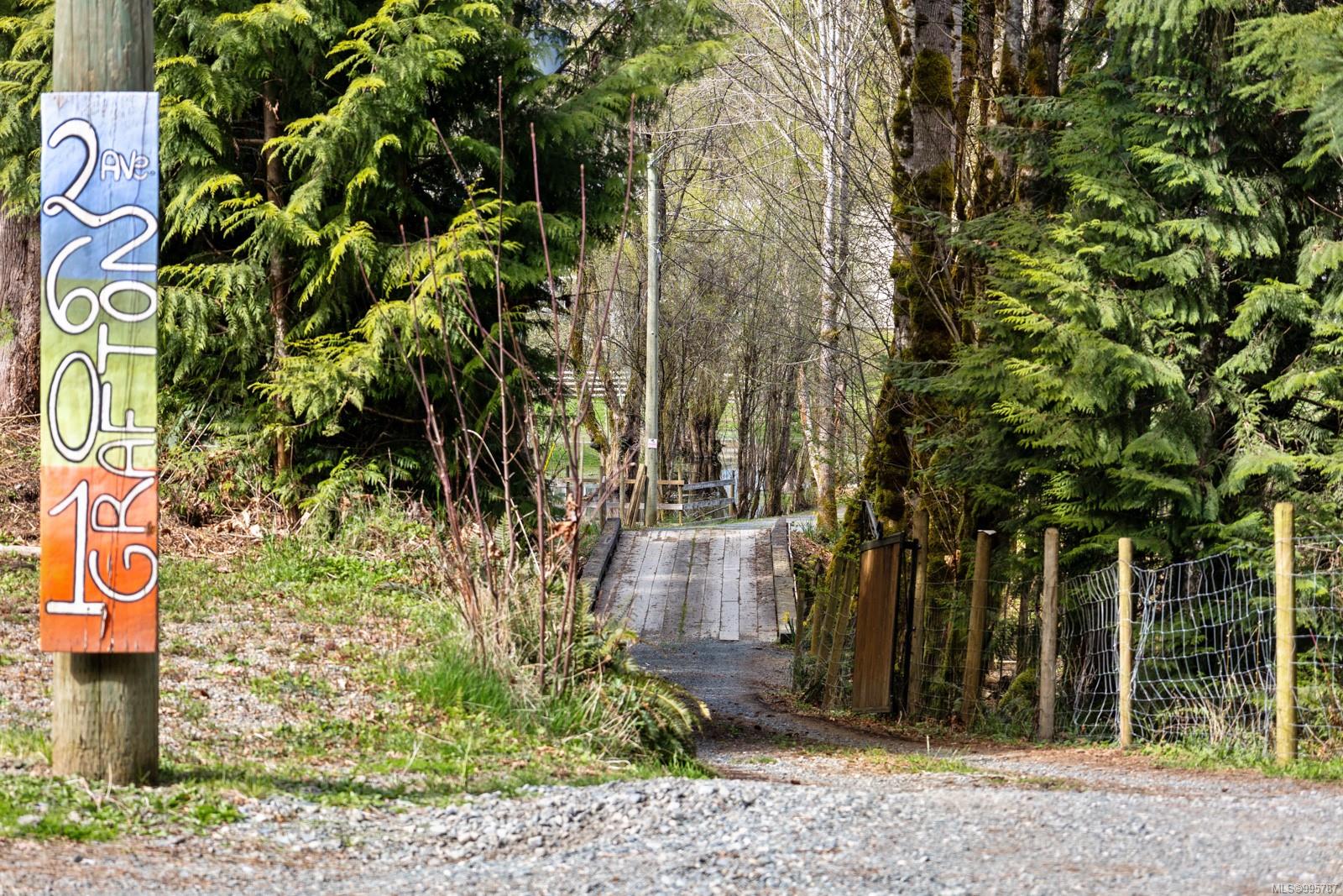 $1,750,000 - 2601 Grafton Ave<br>British Columbia, V9K 1Y1