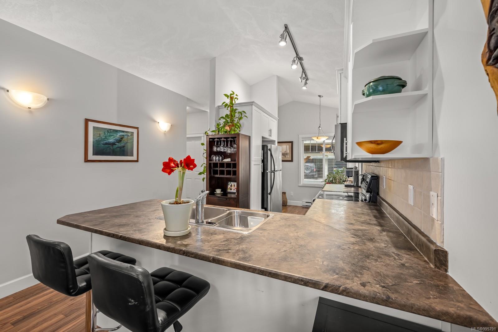 $500,000 - 930 Braidwood Rd<br>British Columbia, V9N 3R9