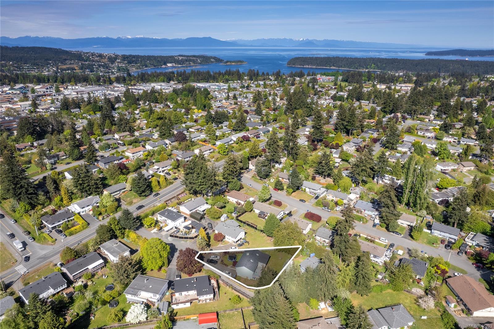 $789,900 - 1030 Hawkes Turnaround <br>British Columbia, V9S 2S5
