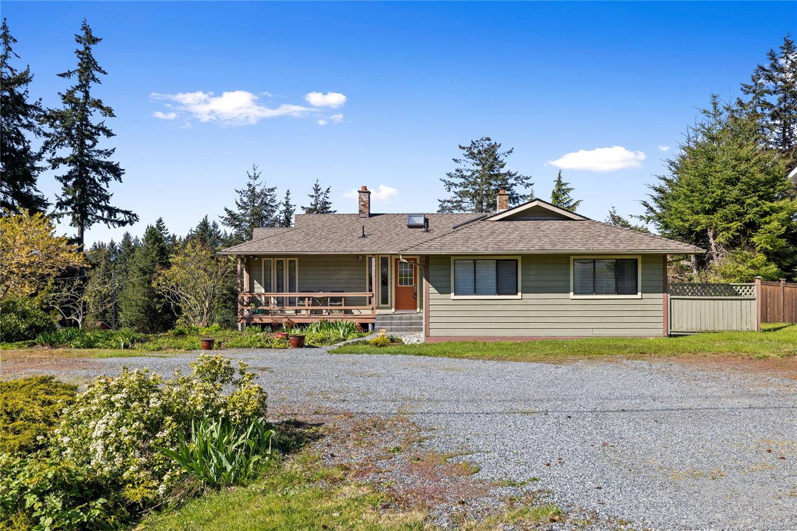 $1,079,000 - 7496 Clark Cres<br>British Columbia, V0R 2H0