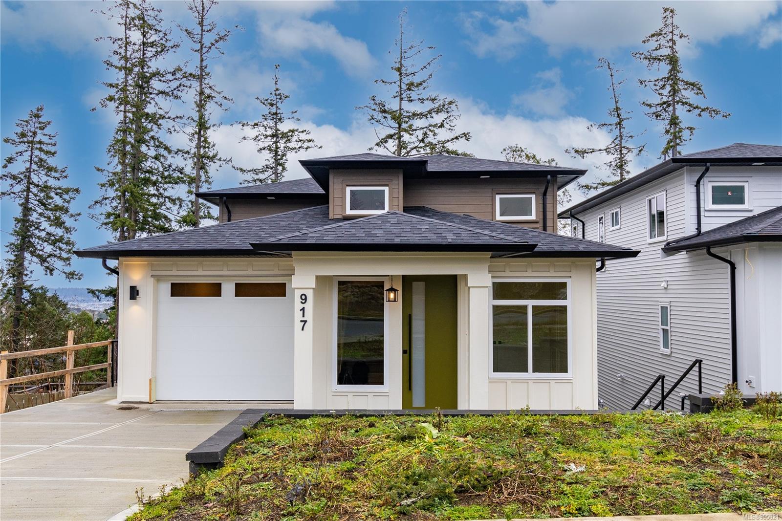 $899,000 - 917 Harbour View St<br>British Columbia, V9R 4V4