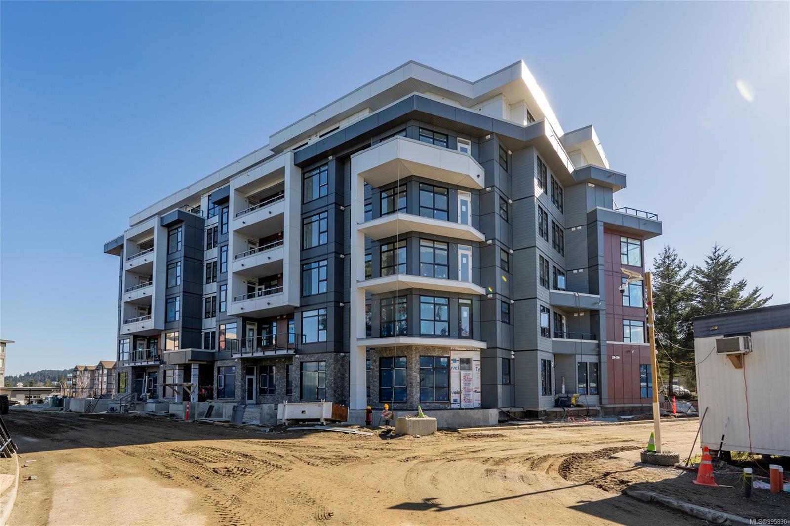 $599,900 - 6340 McRobb Ave<br>Nanaimo, British Columbia, V9V 1L2