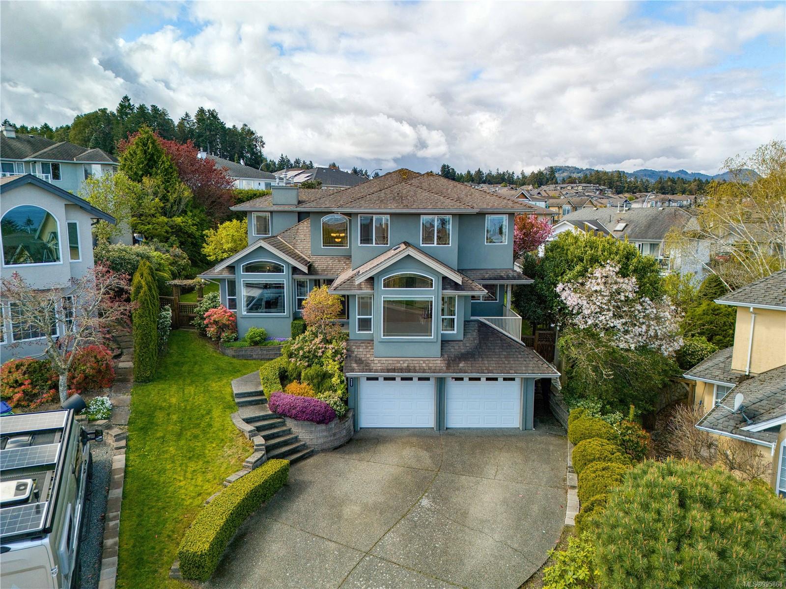 $1,200,000 - 6427 Zante Pl<br>British Columbia, V9V 1P2