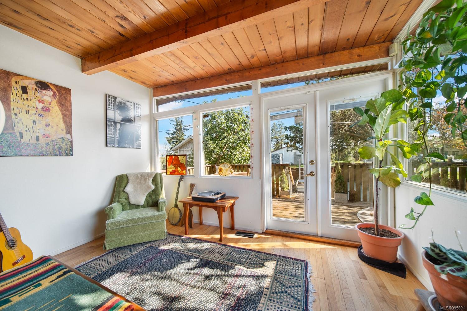 $615,000 - 690 Eberts St<br>British Columbia, V9S 1P2