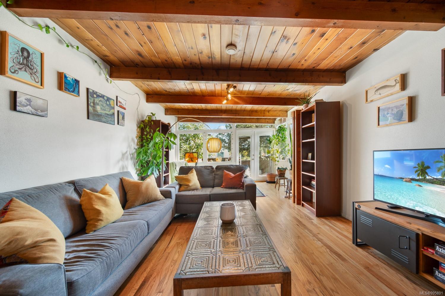 $615,000 - 690 Eberts St<br>British Columbia, V9S 1P2