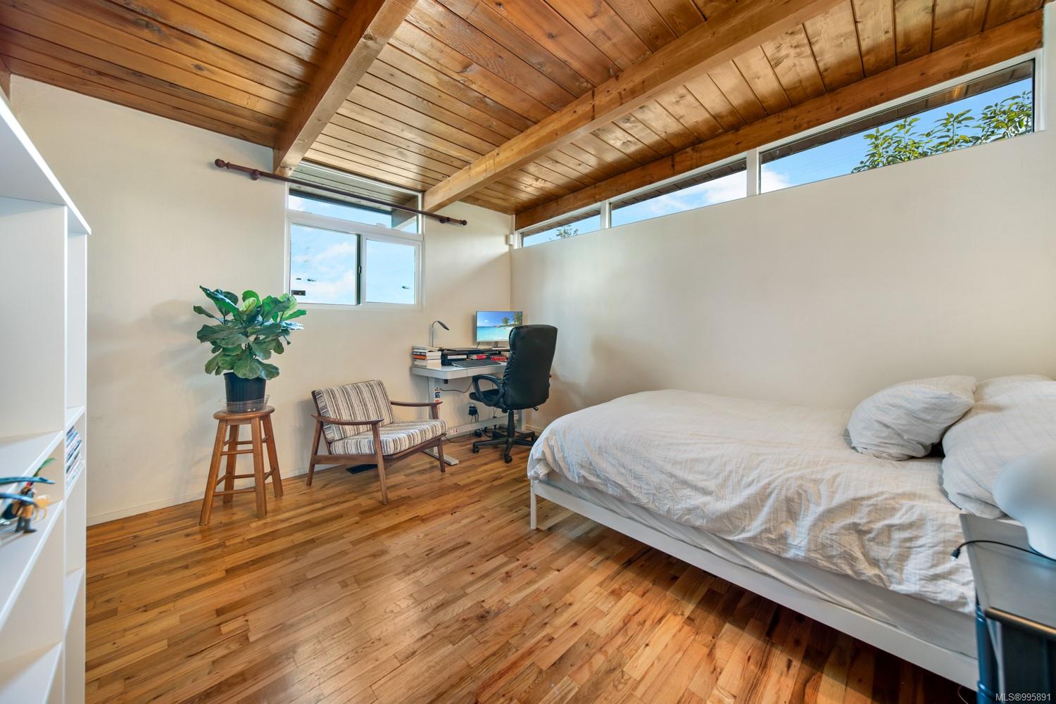 $615,000 - 690 Eberts St<br>British Columbia, V9S 1P2
