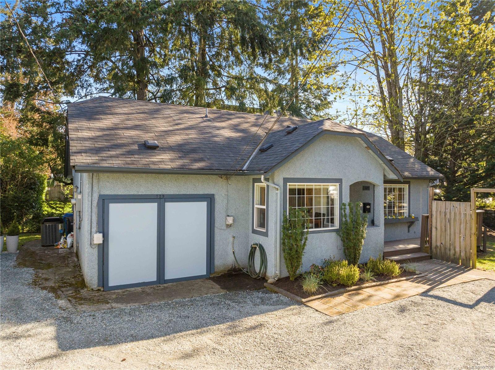 $599,900 - 729 Comox Rd<br>British Columbia, V9R 3J5