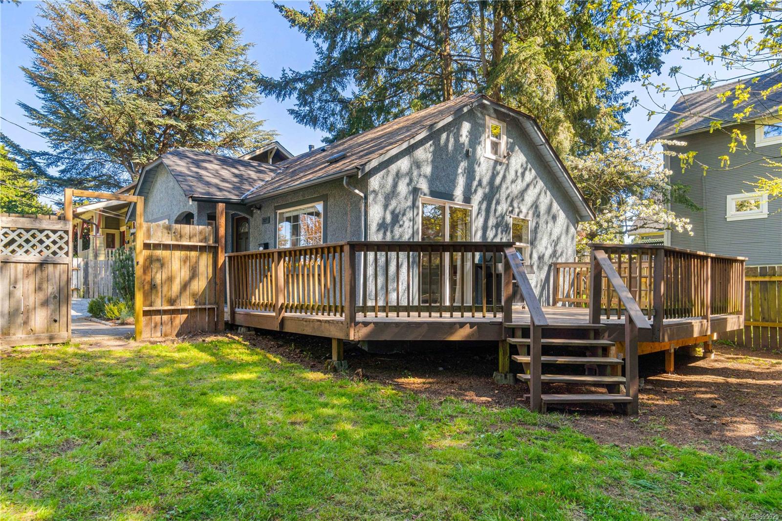 $599,900 - 729 Comox Rd<br>British Columbia, V9R 3J5