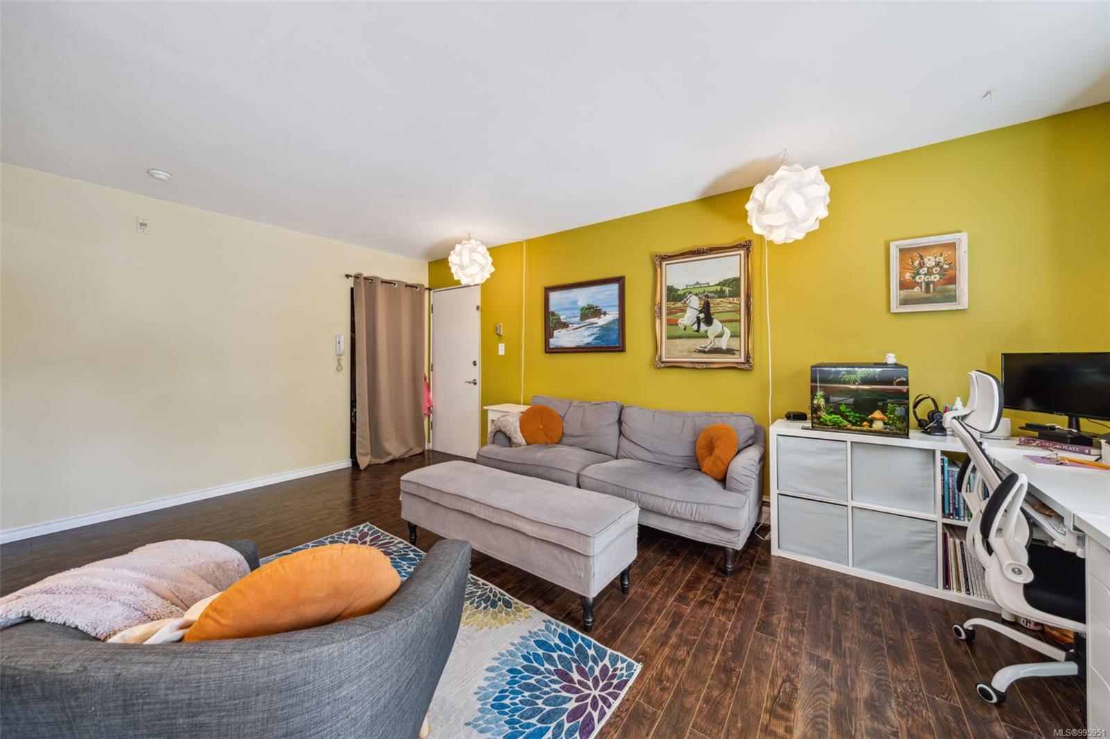 $444,000 - 356 Burnside Rd<br>British Columbia, V8Z 1M1