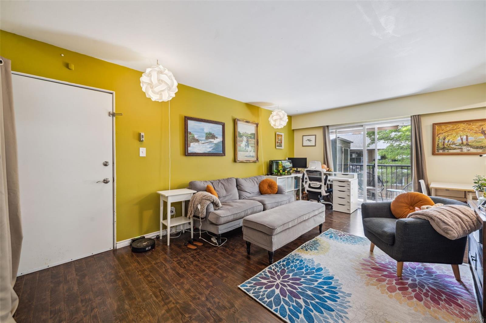 $444,000 - 356 Burnside Rd<br>British Columbia, V8Z 1M1