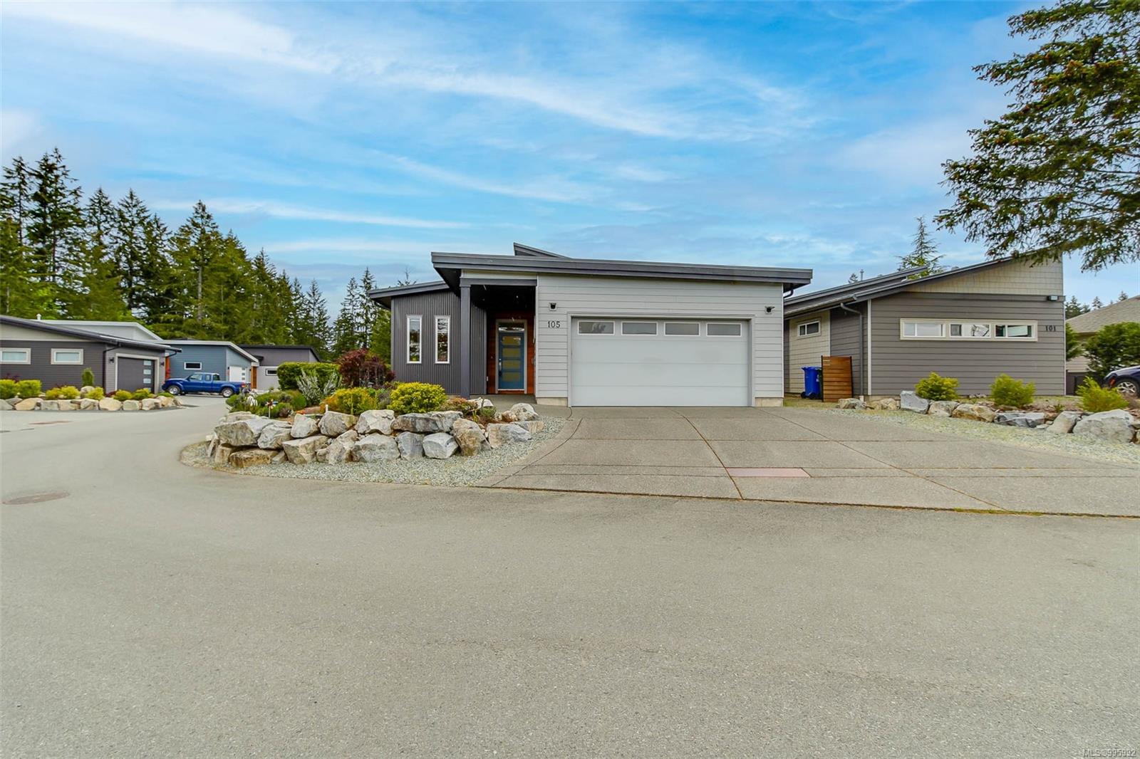 $695,000 - 4065 McBride St<br>British Columbia, V9Y 6E9