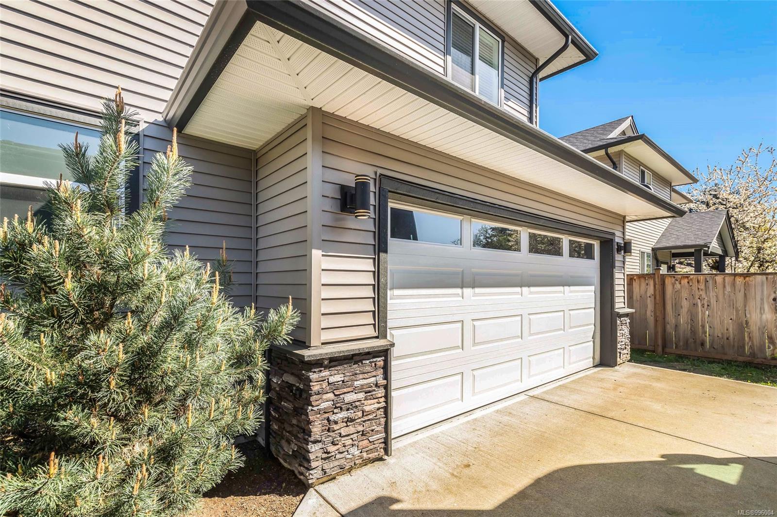 $770,000 - 770 Bruce Ave<br>British Columbia, V9R 3Z5