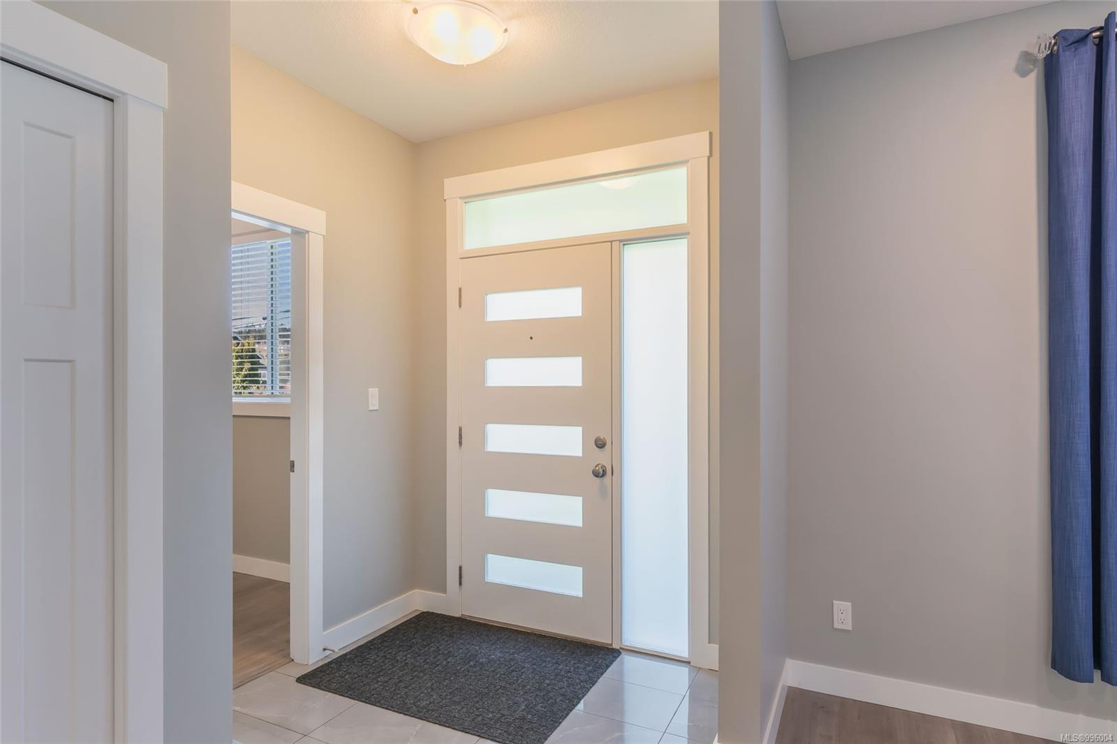 $770,000 - 770 Bruce Ave<br>British Columbia, V9R 3Z5