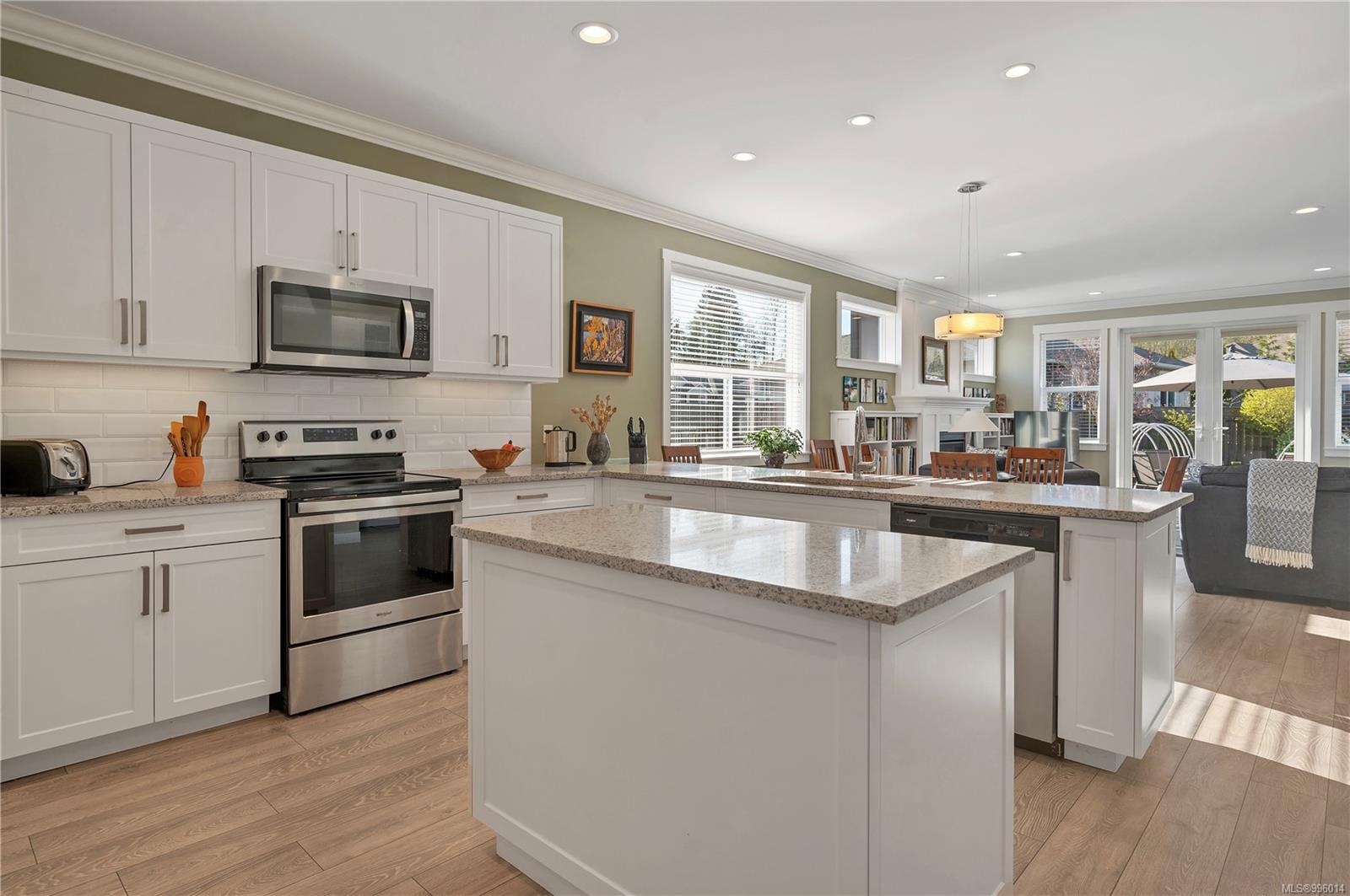 $779,900 - 2000 Treelane Rd<br>British Columbia, V9W 0E1