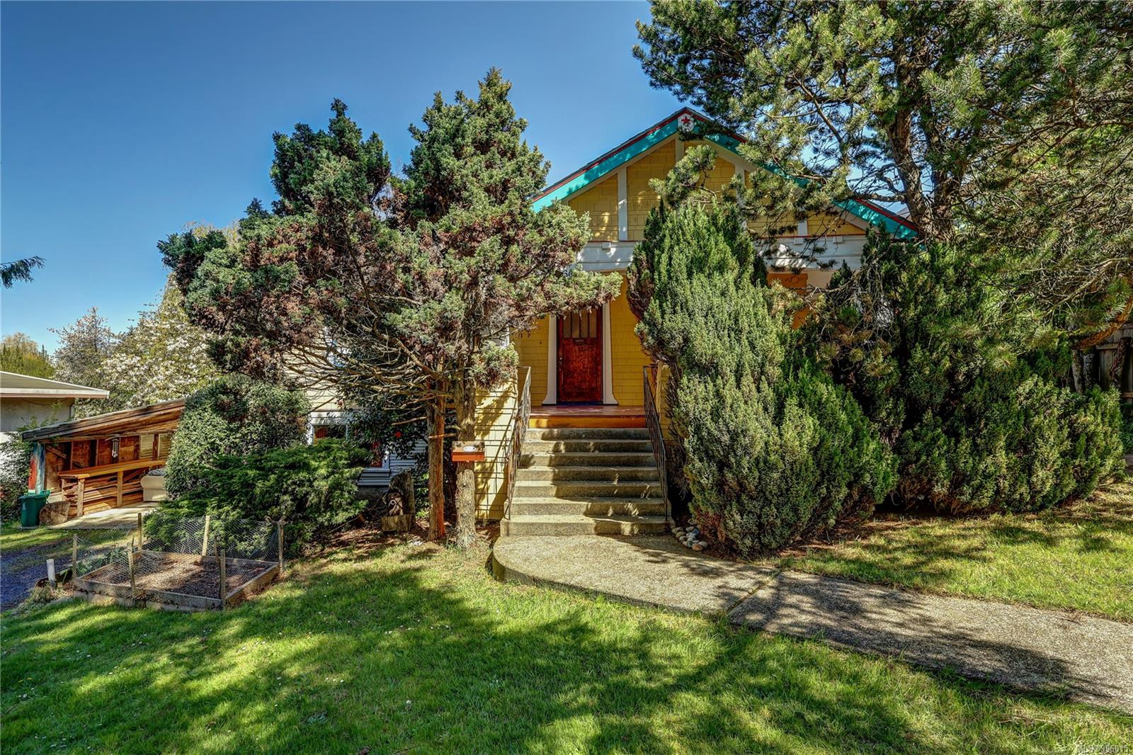 $874,900 - 660 Third St<br>British Columbia, V9R 1W8