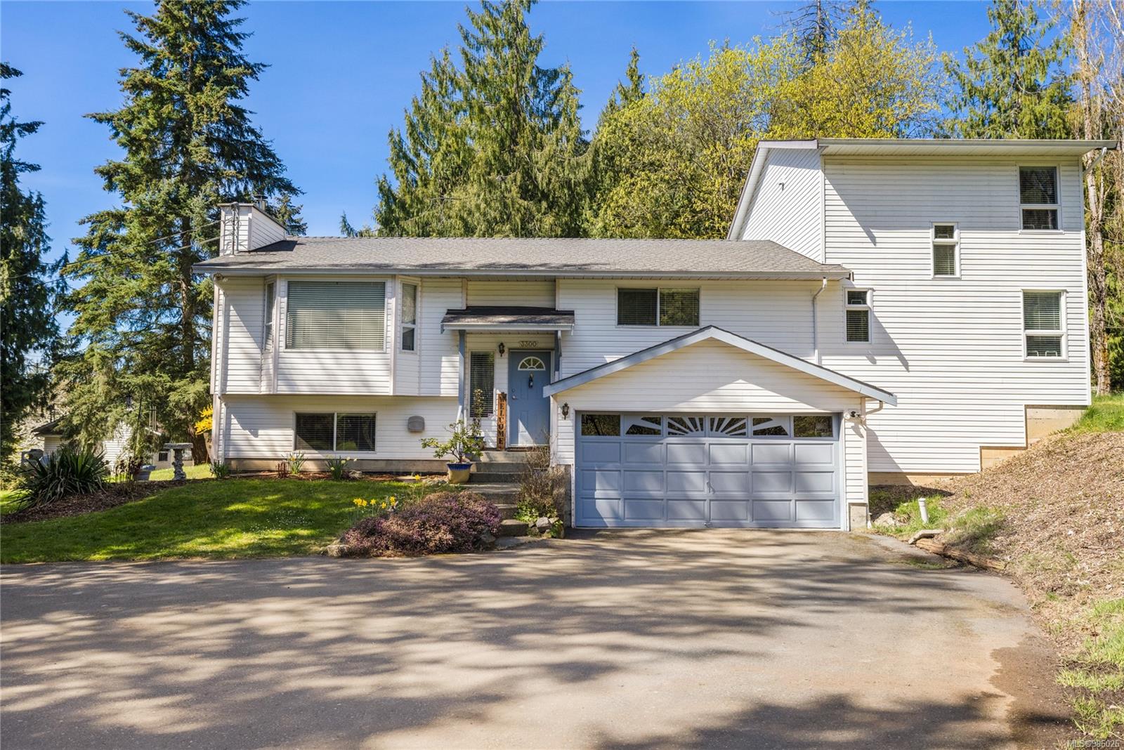 $998,000 - 3300 Tyerman Pl<br>British Columbia, V8H 0B3