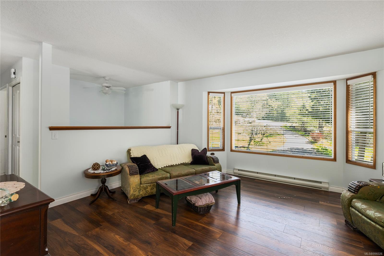 $998,000 - 3300 Tyerman Pl<br>British Columbia, V8H 0B3