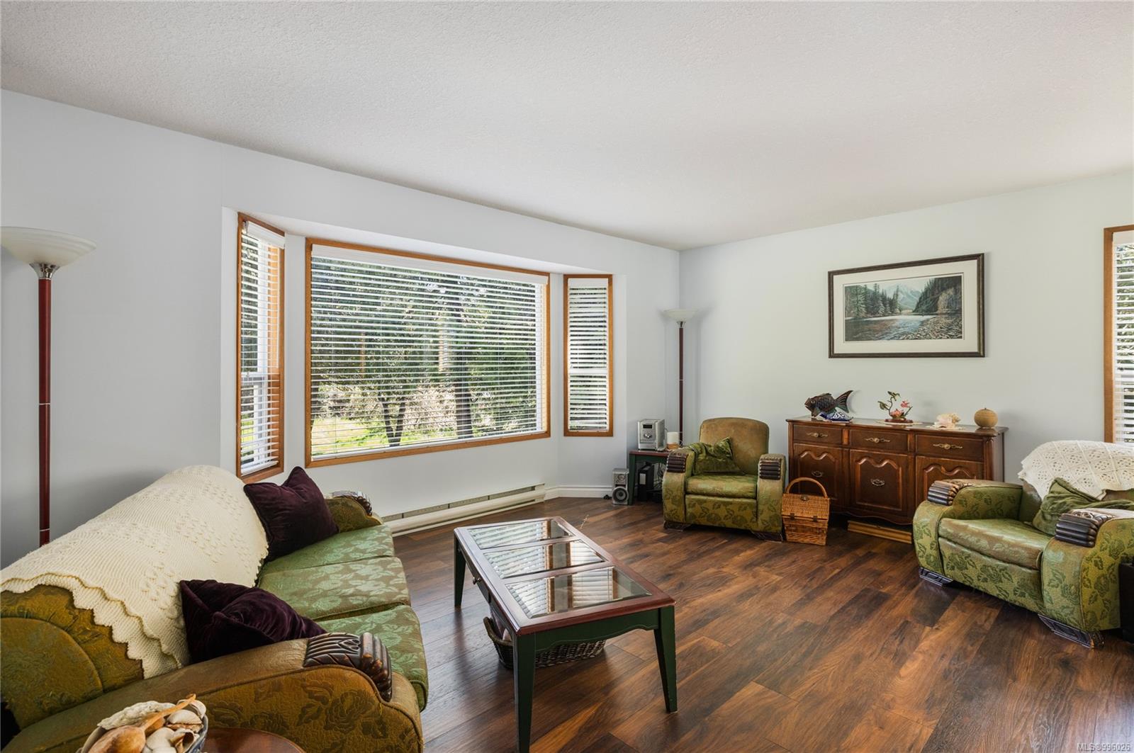 $998,000 - 3300 Tyerman Pl<br>British Columbia, V8H 0B3
