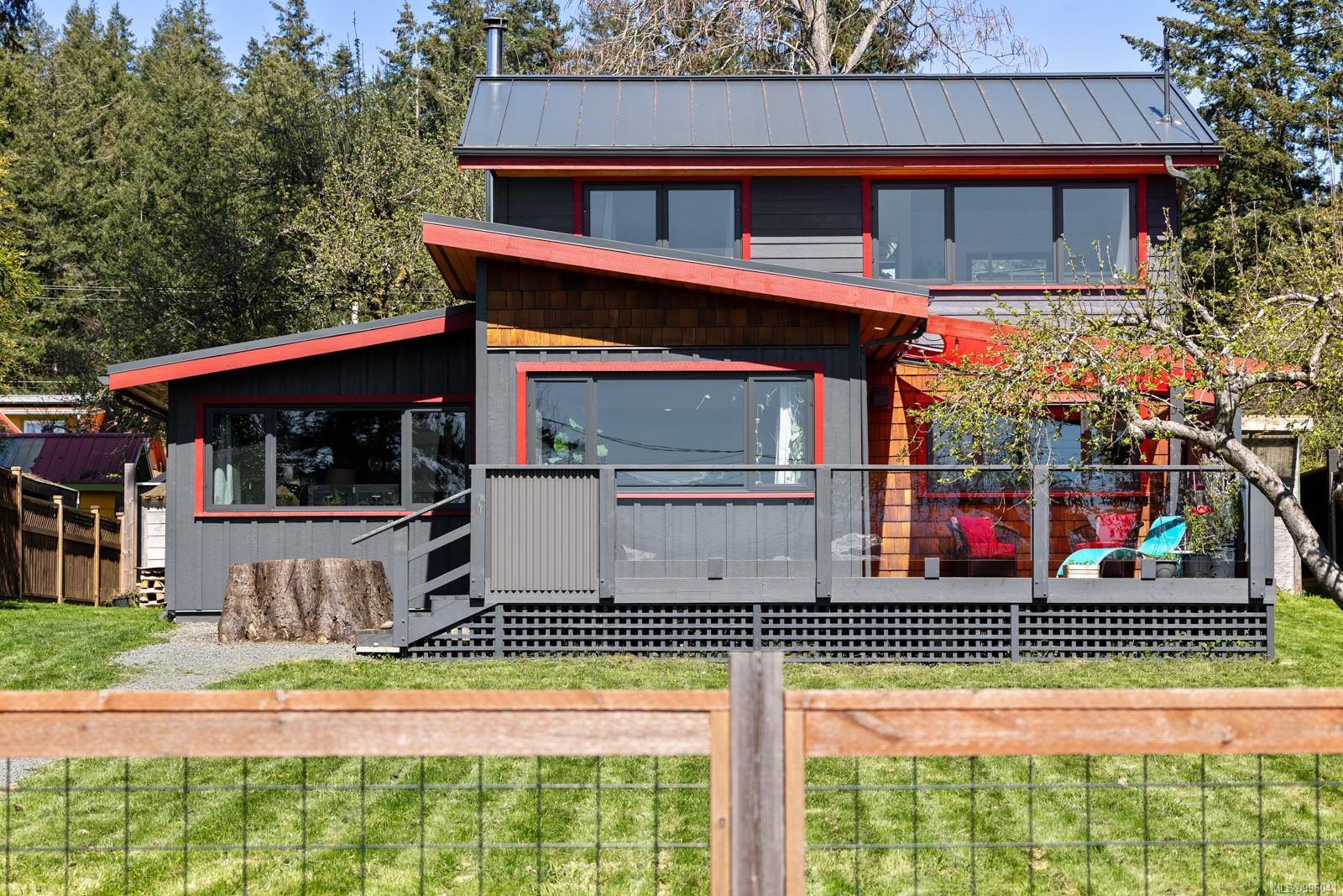 $1,200,000 - 1304 Midden Rd<br>British Columbia, V9M 2R6