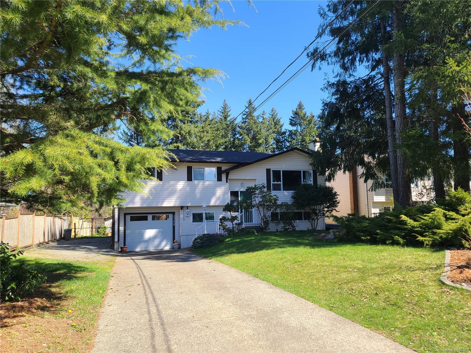 $799,000 - 2300 Piercy Ave<br>British Columbia, V9N 3G6