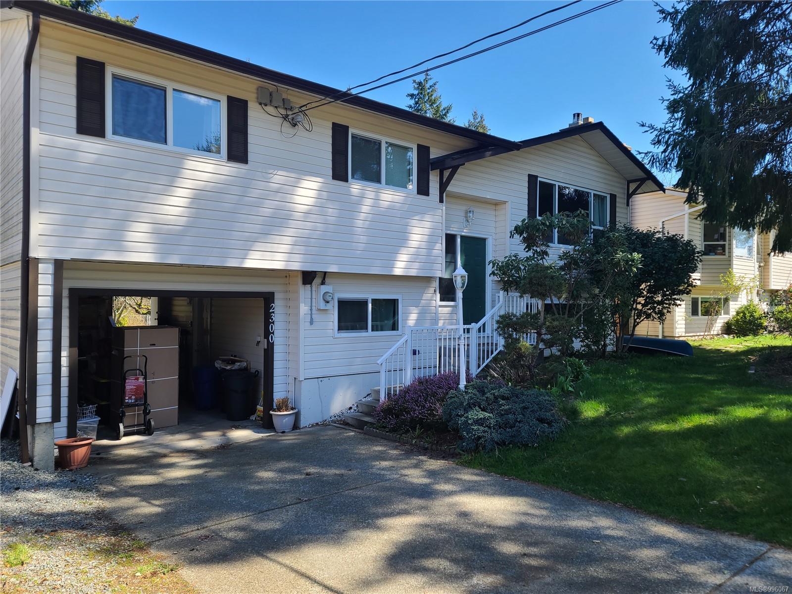 $799,000 - 2300 Piercy Ave<br>British Columbia, V9N 3G6