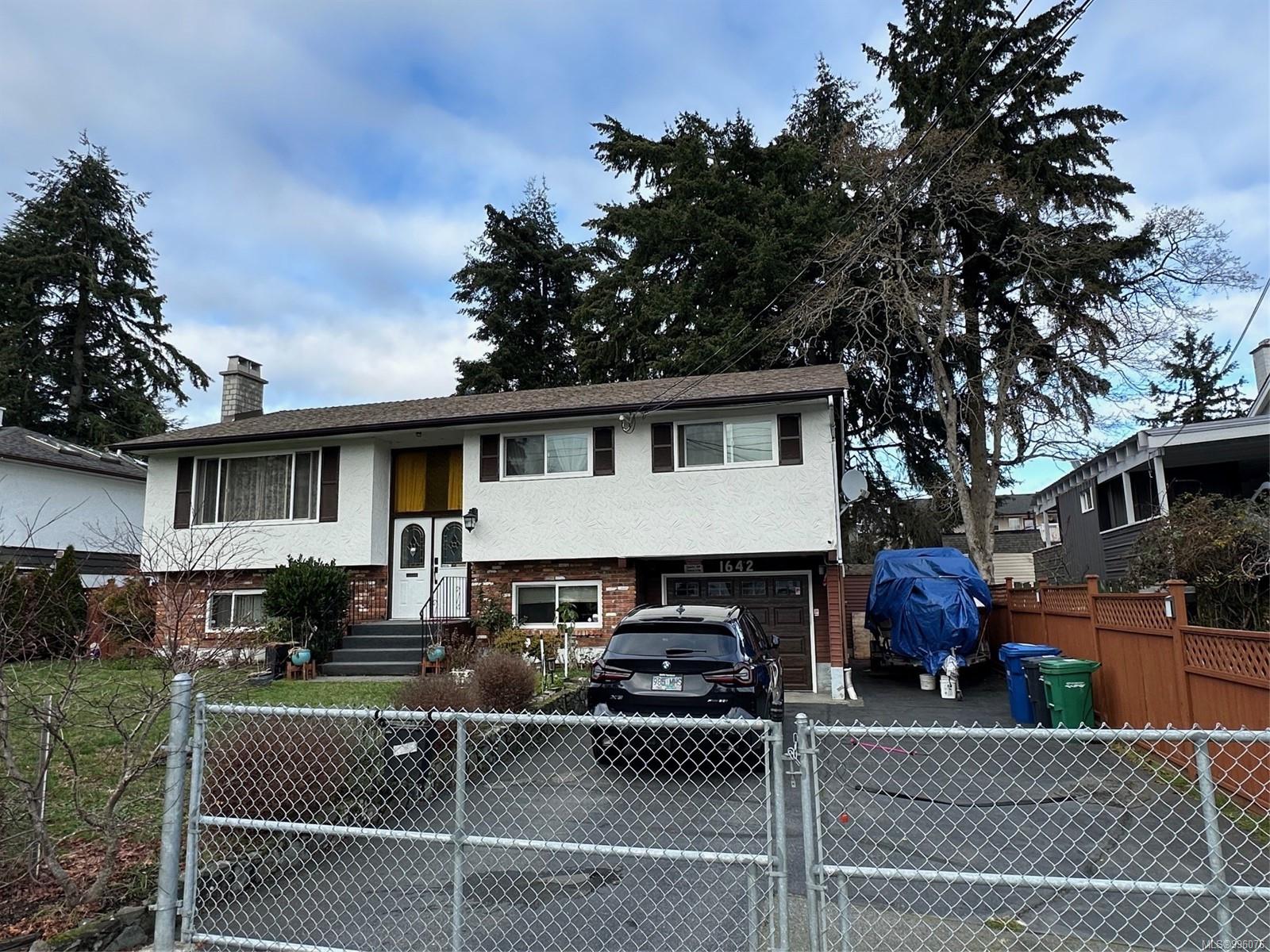$749,000 - 1642 Crescent View Dr<br>British Columbia, V9S 2N4