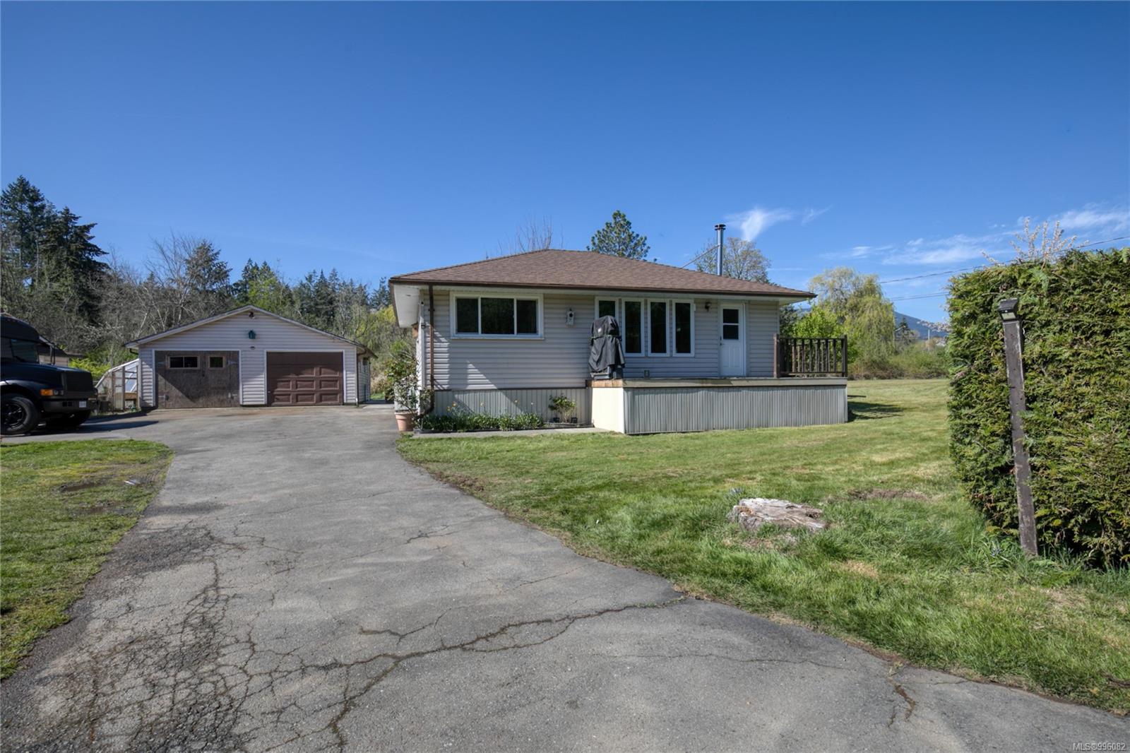 $659,900 - 2594 Howe Rd<br>British Columbia, V0R 1K5