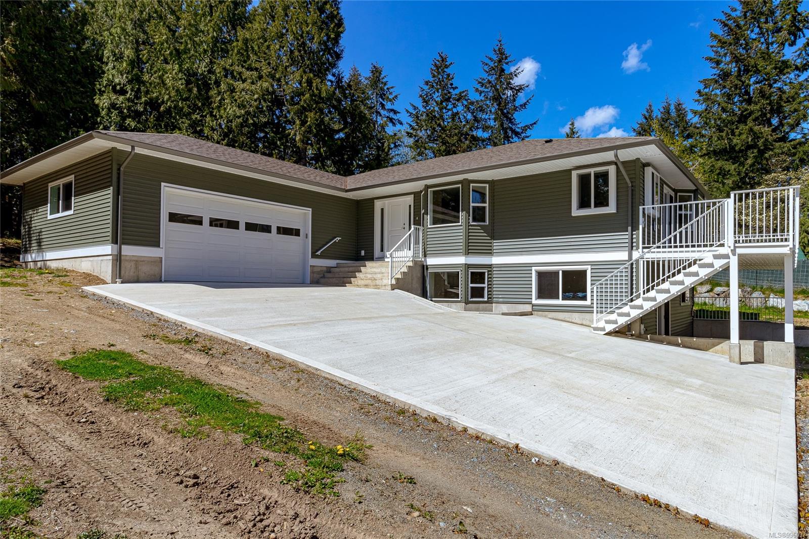 $1,015,000 - 2582 Shawnigan Lake Rd<br>British Columbia, V0R 2W0