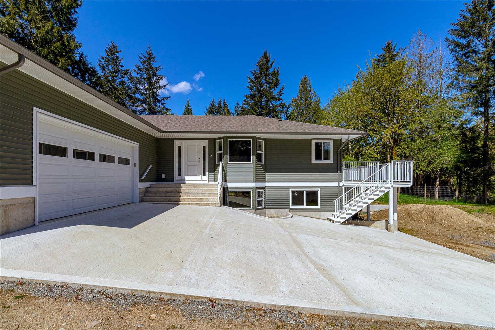 $1,015,000 - 2582 Shawnigan Lake Rd<br>British Columbia, V0R 2W0